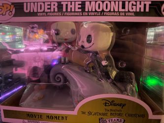 Under the moonlight pops