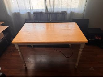 Free dining table
