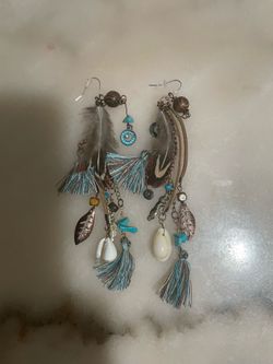 Shell w feather earrings