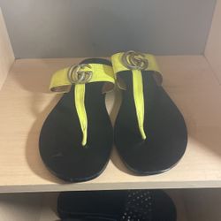 women gucci flip flops