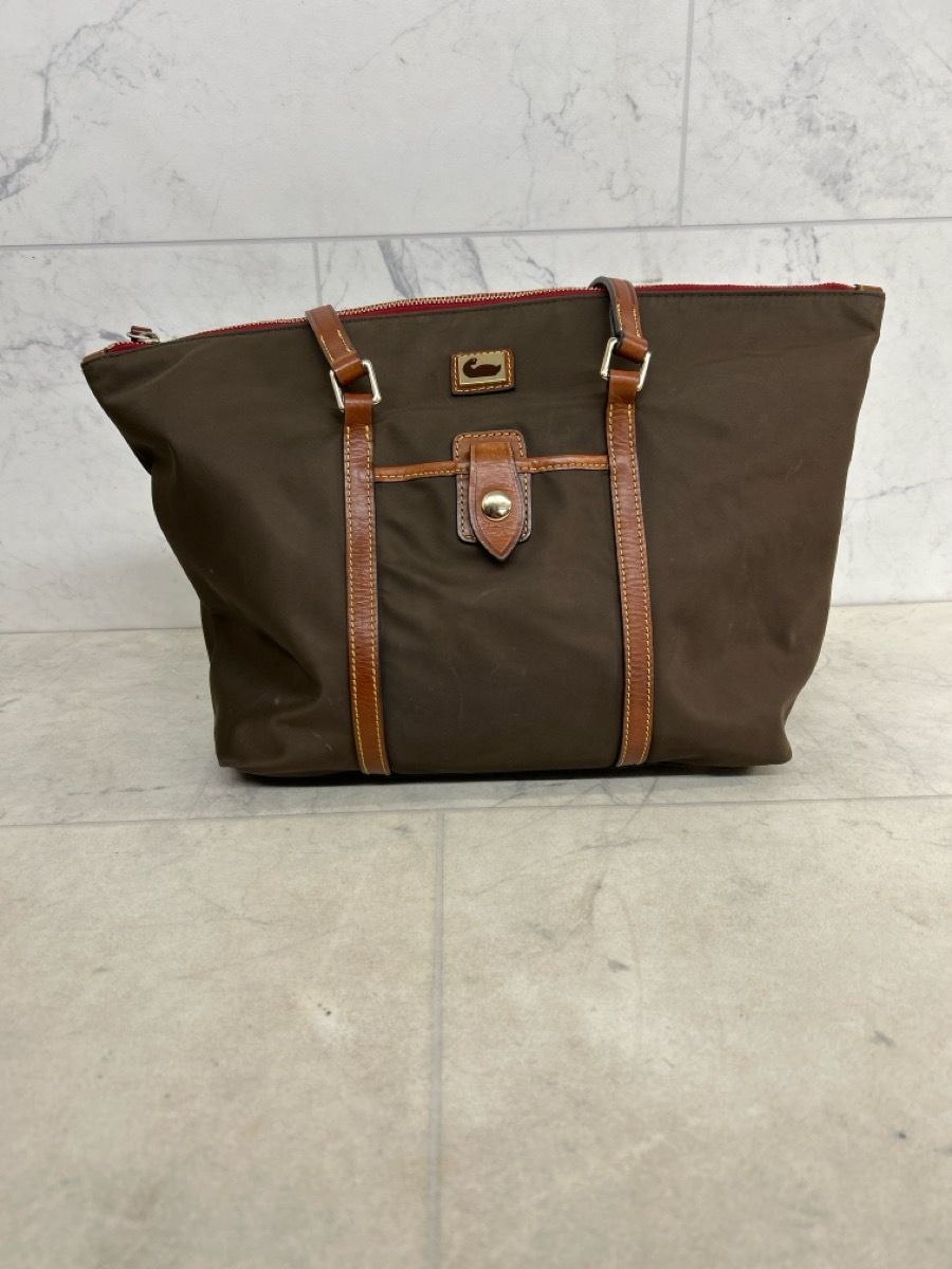 Dooney & Bourke Wayfarer Zip Tote (PO1019044)