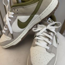 Nike Dunk Low – Size 9 – Neutral Olive / Tan