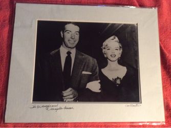 MATTED B&W PHOTOGRAPH JOE DIMAGGIO MARILYN MONROE