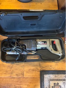 Vintage. Made in the USA,  Porter Cable Tiger Saw reciprocating saw with case model 735.
