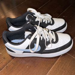 nike shoes, black, blue, white ,size 6 in women’s