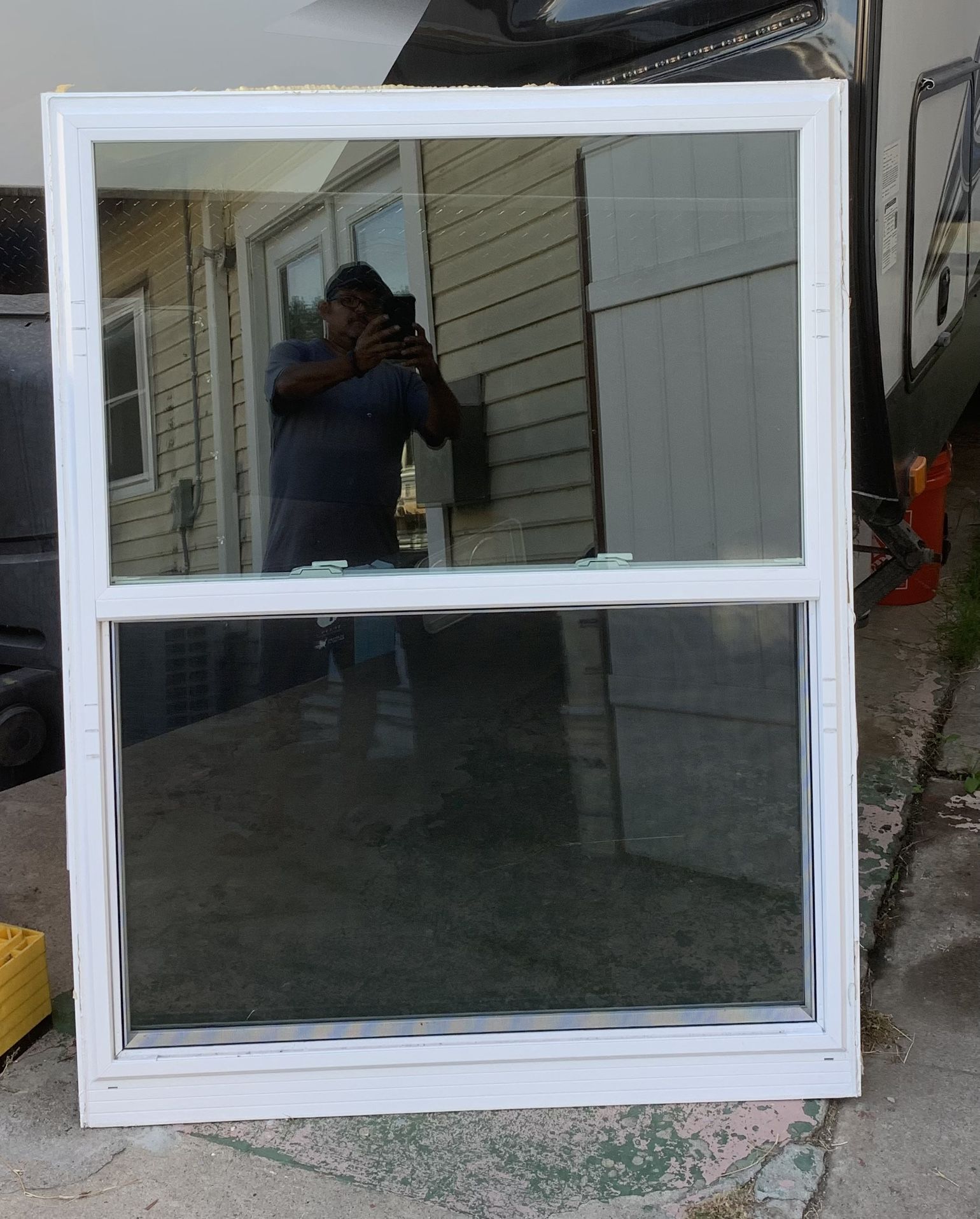 White vinyl single hung Double Pane Window 41 x 52