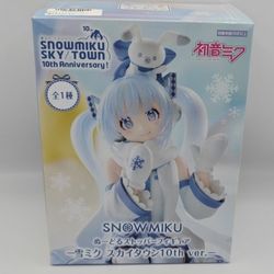 FuRyu Hatsune Miku Noodle Stopper Figure - Snow Miku Sky Town 10th Anniversary version. 