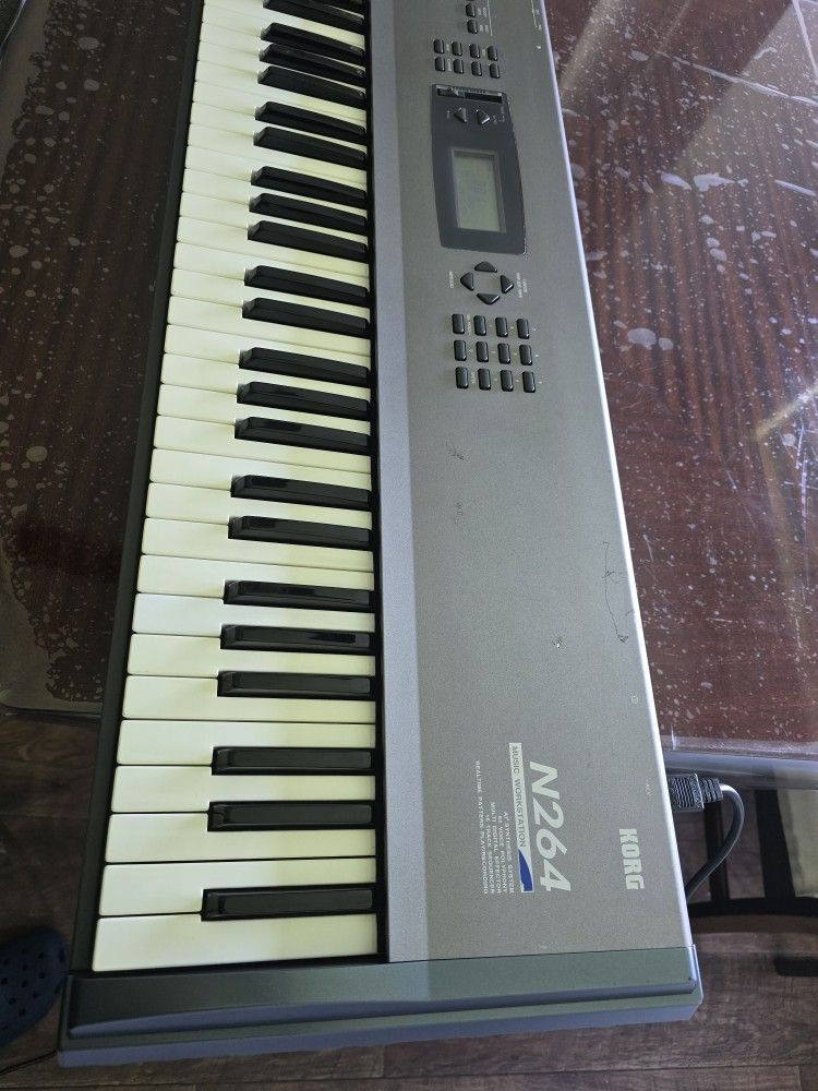 Korg N264/ Including Hard case SKB