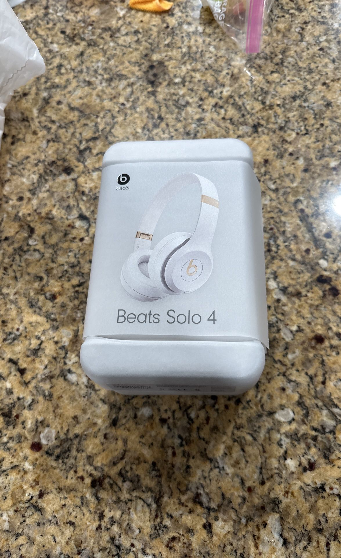 Beats Solo 4 BRAND NEW