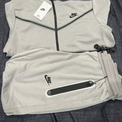 All Nike sweatsuits and frames $50 hmu💯✅   THIS WEEKEND ONLY ☝️  If you purchase a suit with a set of glasses I can do a package deal for $80 ✅💯