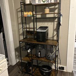 Bakers Rack With Outlets 