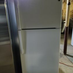 BRAND NEW GE top And Bottom fridge
