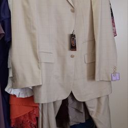 New With Tags High-quality Men's Suit Off-white Size XL Italy Made By Mecca Brand $50