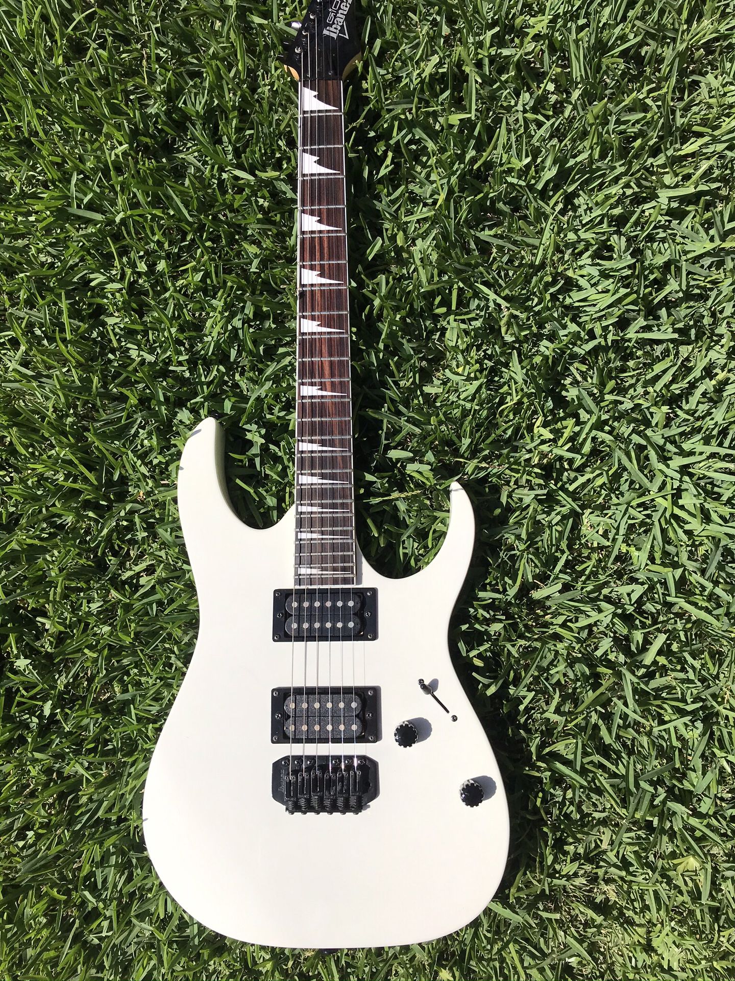 Gio Ibanez Electric Guitar