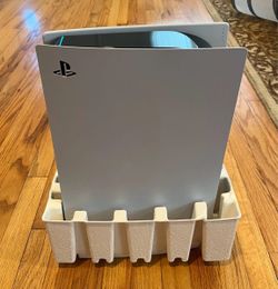 PS5 Disc Edition – God of War Ragnarök Bundle (Excellent Condition)