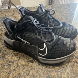 Great Deal like New Women’s Size 81/2 Black Nike 