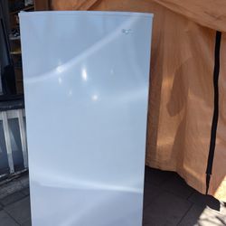 Upright Freezer Whirlpool Frost Free 16 Cubic Feet 