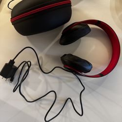 Beats Studio3 Wireless - Red & Black with Matching Case (Perfect Condition) 