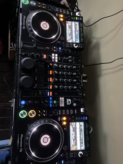 Pair (2) CDJS 2000NXS2 & DJM 900NXS2