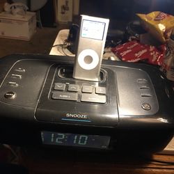 am/fm  ipod clock radio