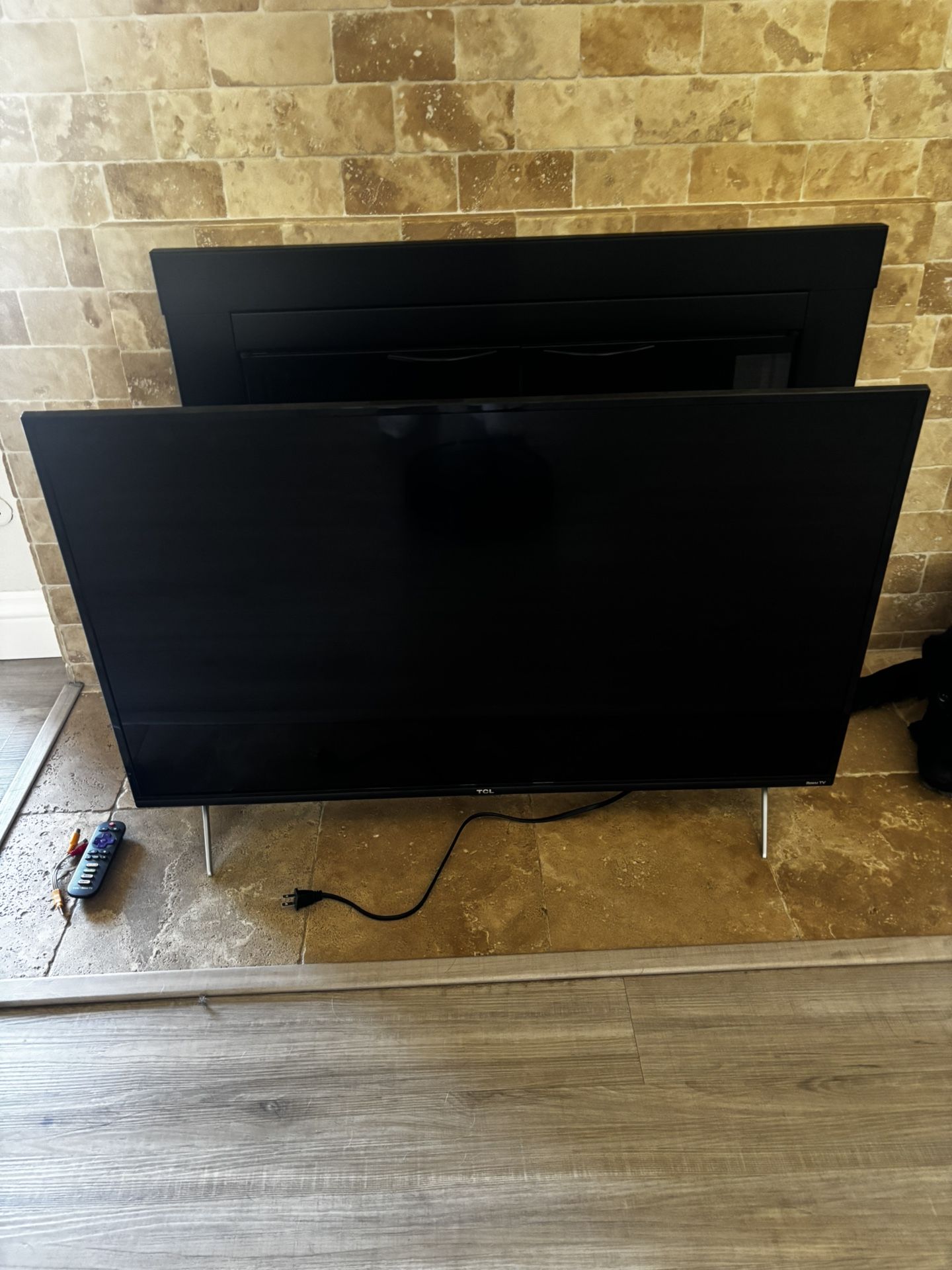 TCL 43" CLASS 4-SERIES 4K UHD HDR ROKU SMART TV