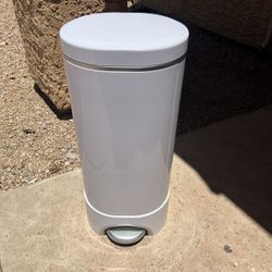 Munchkin Diaper pail