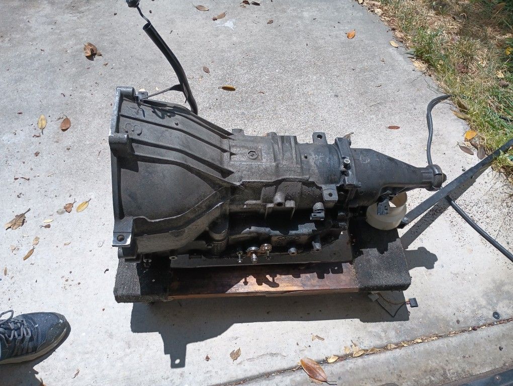 4R70W  Transmission  w/ Torque Converter 10k Miles Recently Rebuilt