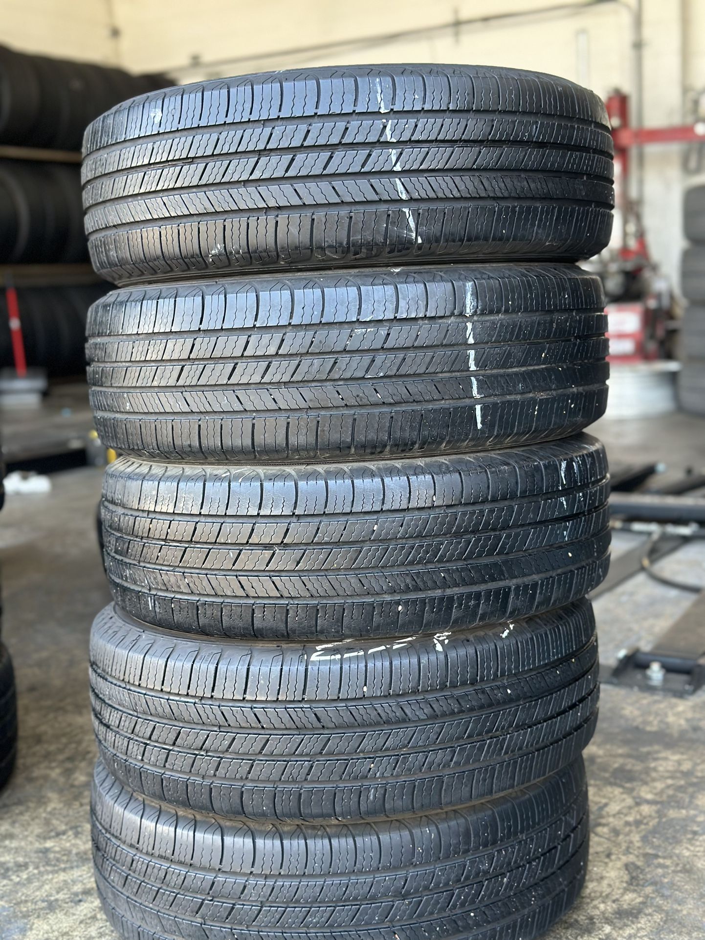 SET OF TIRE 195 65 15 MICHELIN 85% LIFE