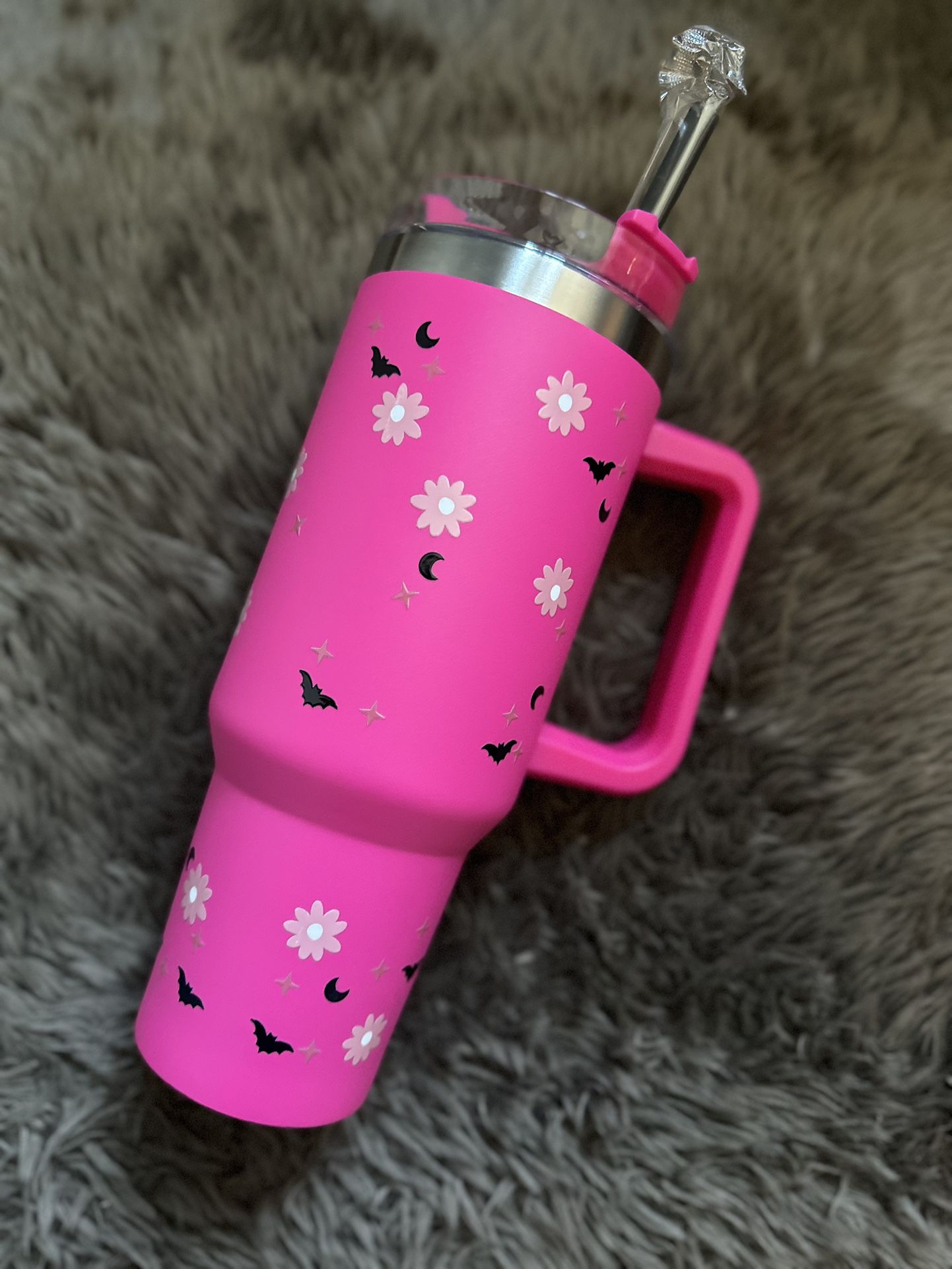 Custom 40oz Hello Kitty Spooky Cute Halloween Ghost & Flowers Stanley Dupe  Hot Pink Tumbler for Sale in Los Angeles, CA - OfferUp