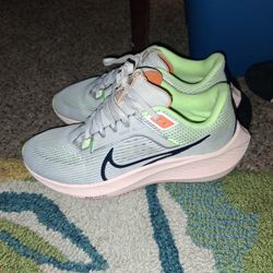 Nike women's size 7