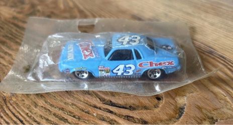 Hot Wheels - Richard Petty #43 SEALED Chex Party Mix -Plymouth Barracuda