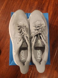 Hoka Clifton 10 Running Shoes – Men’s Size 10 – With Box