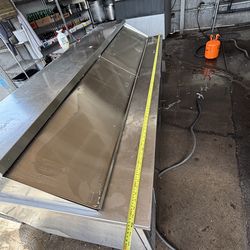 The cold preparation table is working very well, its normal temperature is 35/40, and it is very clean on both sides.