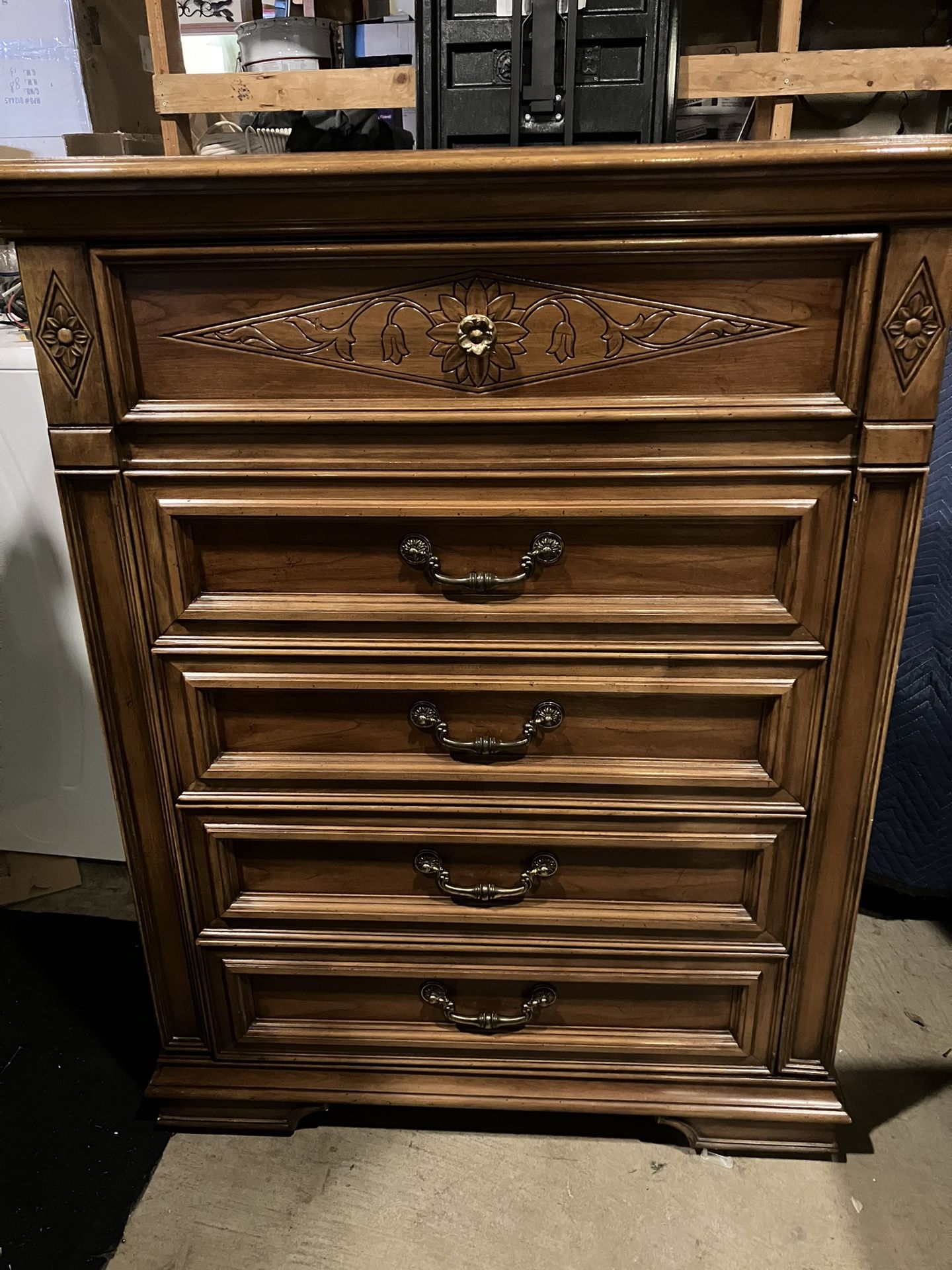 Thomasville 5 Drawer Tall Boy Dresser W/Minor Scratches(See & Click On Pictures). Still In Good Condition 