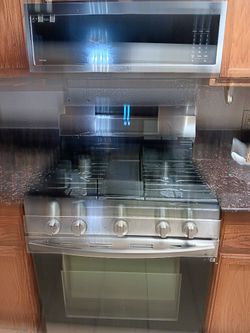 Stove And Microwave