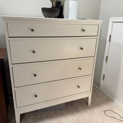 Dresser White