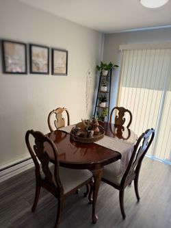 7 piece dining set attributed to universal furniture Queen Anne