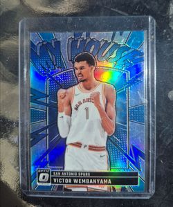 13 card lot (5 wembanyamas, jaxson dart rookie silver hyper, jayden daniels rookie black/gold shimmer........