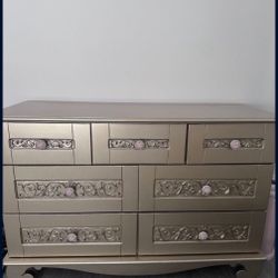 Baby Dresser With Diaper Changing Table $250