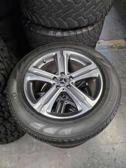 18" Mercedes BENZ rims  w/ 235-60R18