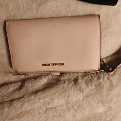 Michael Kors Wallet. 