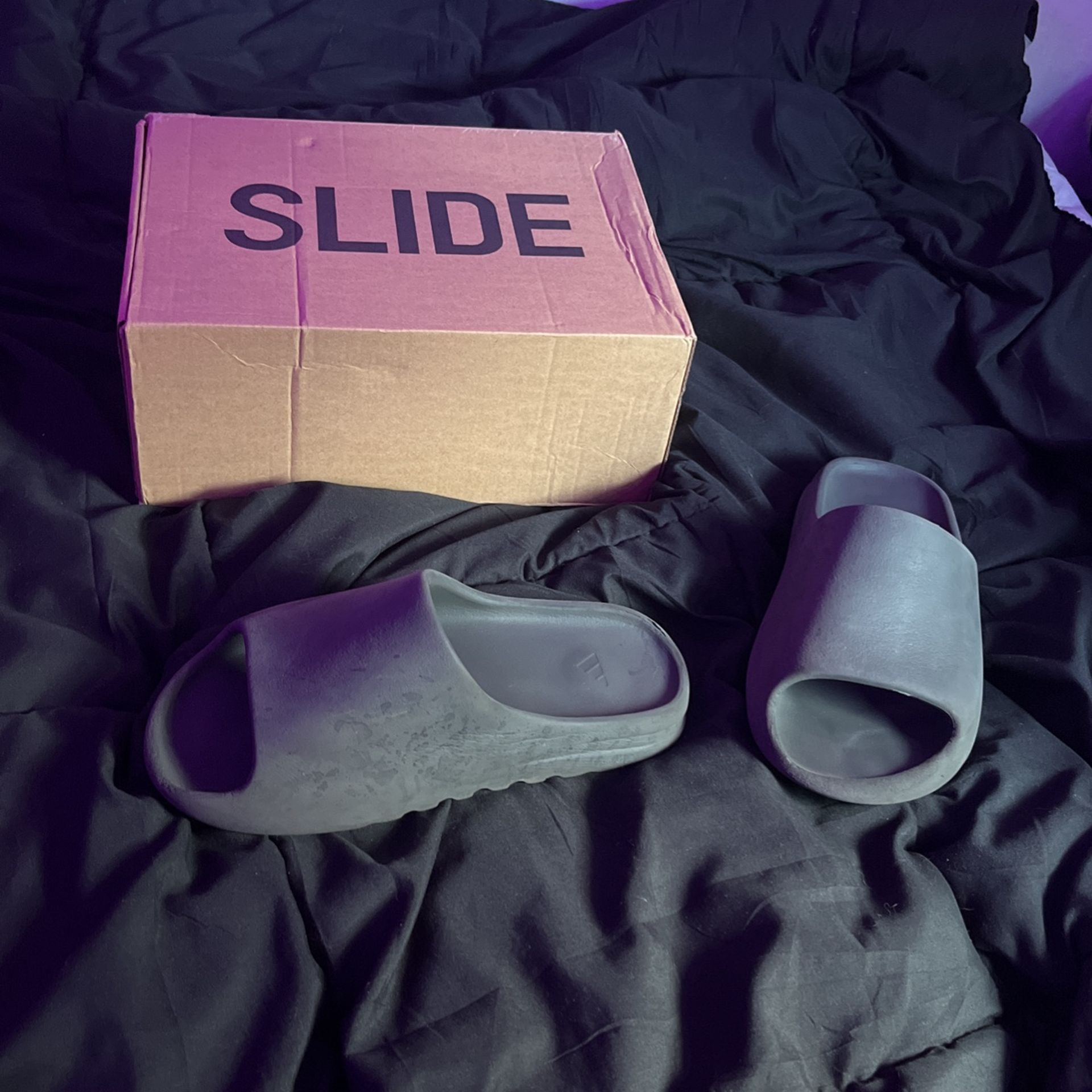 Yeezy Slides Onyx Color (used Normal Wear) (size Men’s Us 9)