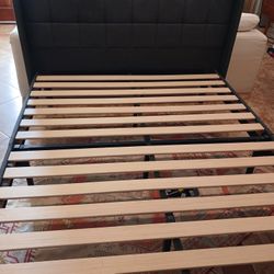 Zinus Queen Platform Bed Frame