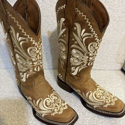 Womens Circle G  Leather Western Boots Size 8 Square Toe. 