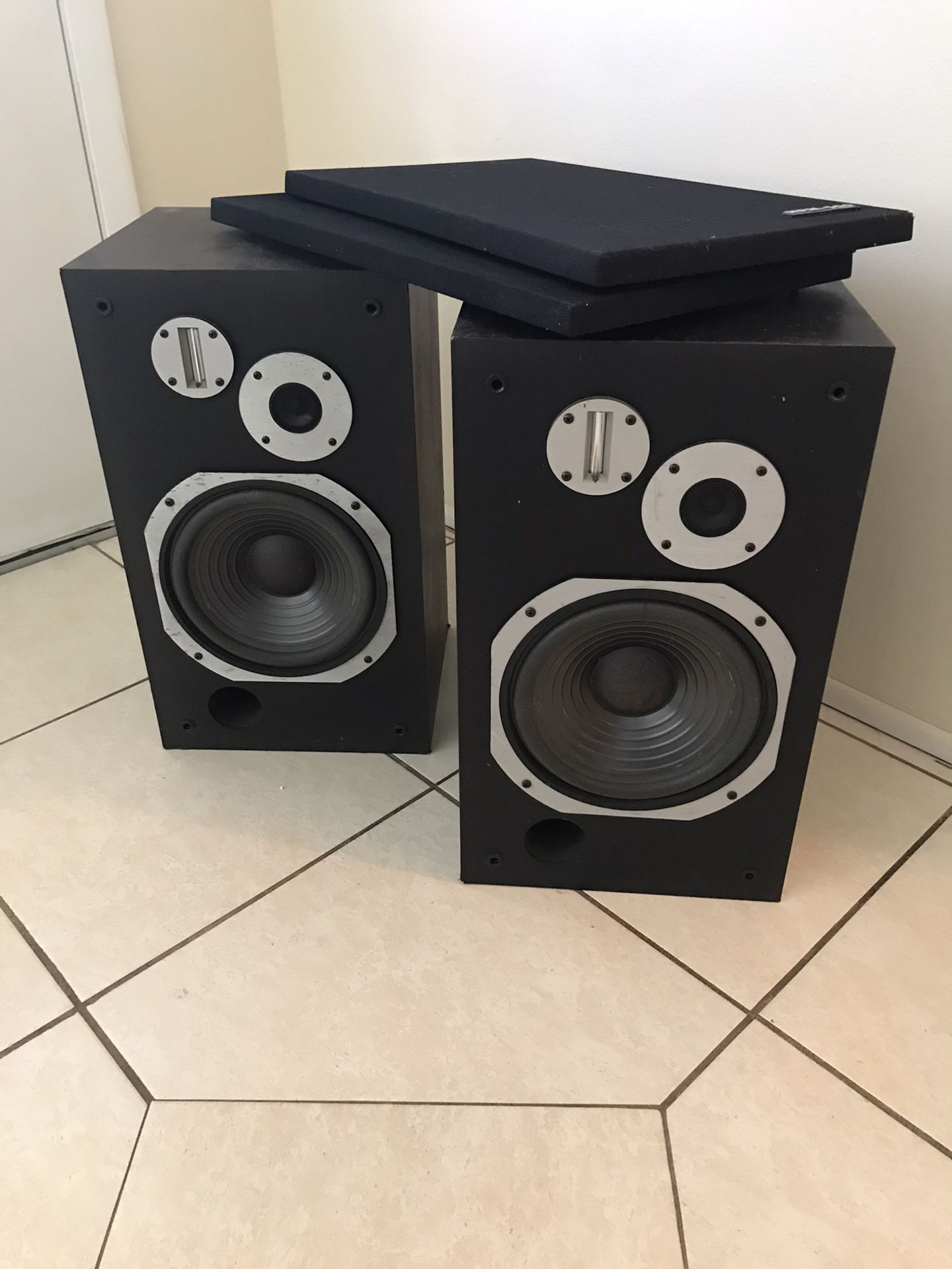 Pioneer HPM-500 vintage loudspeaker system. The speakers will rock the standard garage man cave or living room of your house lots of bass they are us