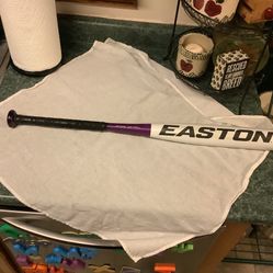 Easton Synergy Official Softball bat 17 ounces, 28” -11 drop model FP15 in excellent condition Plainfield, Illinois