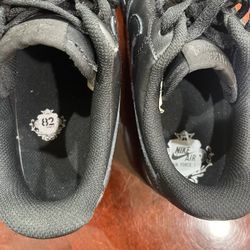 Nike Air Force Ones All Black Size 8