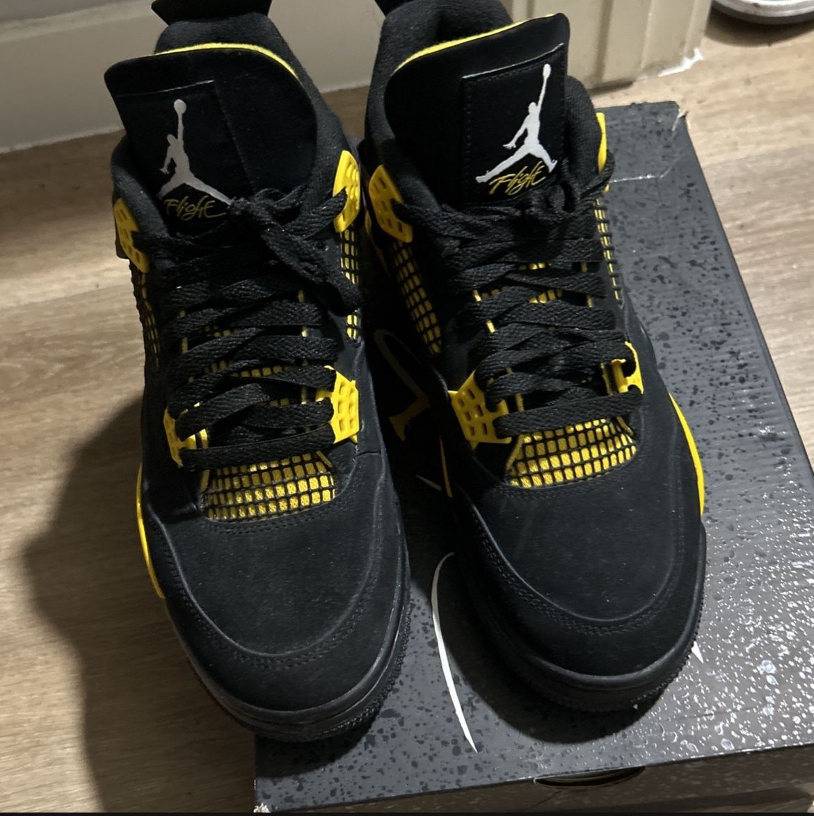 Jordan 4 Thunder Size 9