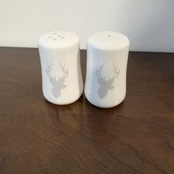 Deer salt And Pepper Shakers