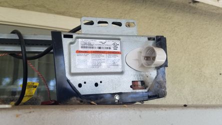 Genie 7055 Belt Drive Garage Door Opener Used